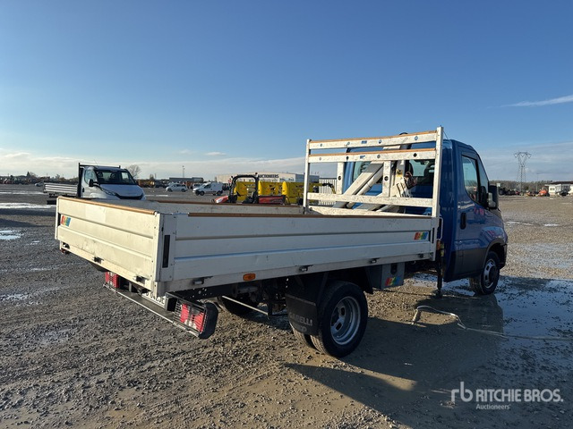 2016 Iveco 35C11 2016 Bonfiglioli P2300 L/2SI on ... Flatbed Truck with Crane - شاحنة توصيل مفتوحة: صورة 4 2016 Iveco 35C11 2016 Bonfiglioli P2300 L/2SI on ... Flatbed Truck with Crane - شاحنة توصيل مفتوحة: صورة 4