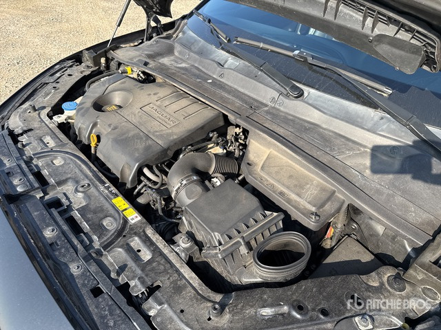 2018 Jaguar E Pace 2.0D I4 R-DYNAMIC SE 4WD 240CV SUV - سيارة دفع رباعي: صورة 5 2018 Jaguar E Pace 2.0D I4 R-DYNAMIC SE 4WD 240CV SUV - سيارة دفع رباعي: صورة 5