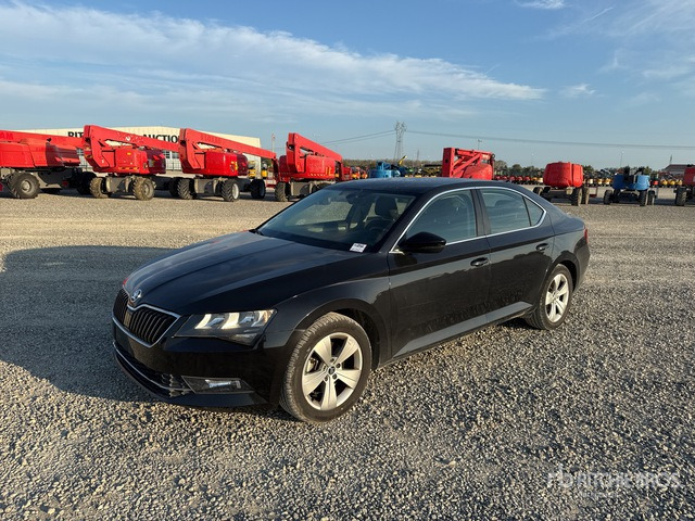 2018 Skoda Superb Autovettura - سيارة: صورة 1 2018 Skoda Superb Autovettura - سيارة: صورة 1