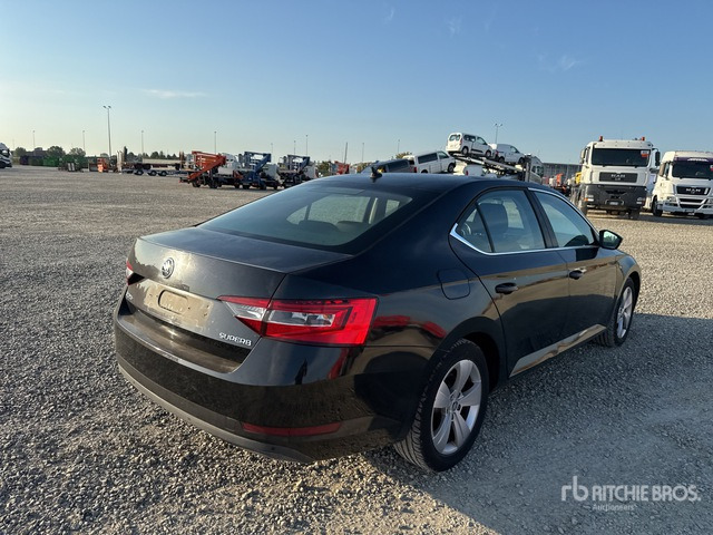 2018 Skoda Superb Autovettura - سيارة: صورة 3 2018 Skoda Superb Autovettura - سيارة: صورة 3