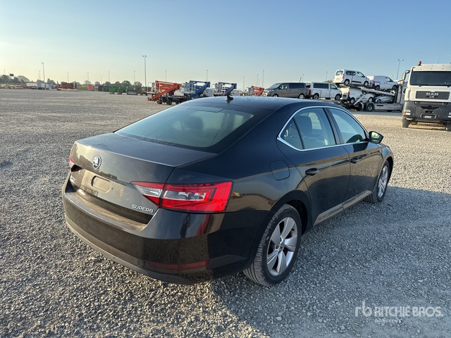 2018 Skoda Superb Autovettura - سيارة: صورة 4 2018 Skoda Superb Autovettura - سيارة: صورة 4