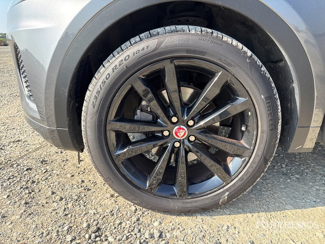 2020 Jaguar E Pace 2.0D I4 CHEQUERED FLAG AUTO 4WD SUV - سيارة دفع رباعي: صورة 4 2020 Jaguar E Pace 2.0D I4 CHEQUERED FLAG AUTO 4WD SUV - سيارة دفع رباعي: صورة 4