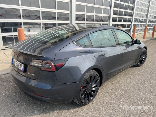 2021 Tesla Model 3 3 PERFORMANCE DUAL MOTOR 4WD Automobile - سيارة: صورة 4 2021 Tesla Model 3 3 PERFORMANCE DUAL MOTOR 4WD Automobile - سيارة: صورة 4