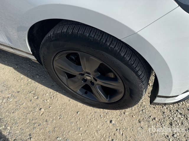 2023 Land Rover Velar 2.0 D I4 204 R-DYNAMIC S 4WD AUTO SUV - سيارة دفع رباعي: صورة 5 2023 Land Rover Velar 2.0 D I4 204 R-DYNAMIC S 4WD AUTO SUV - سيارة دفع رباعي: صورة 5