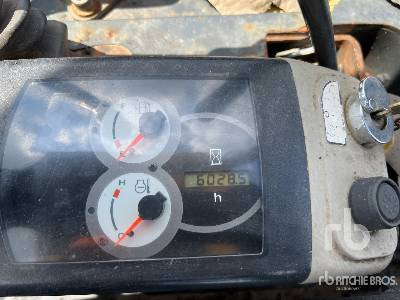 حفار صغير KOMATSU PC26MR-3: صورة 6