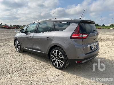 RENAULT GRAND SCENIC 7 Seats 1.7 BLUE INITIALE PARIS - سيارة: صورة 3 RENAULT GRAND SCENIC 7 Seats 1.7 BLUE INITIALE PARIS - سيارة: صورة 3