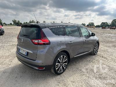 RENAULT GRAND SCENIC 7 Seats 1.7 BLUE INITIALE PARIS - سيارة: صورة 4 RENAULT GRAND SCENIC 7 Seats 1.7 BLUE INITIALE PARIS - سيارة: صورة 4