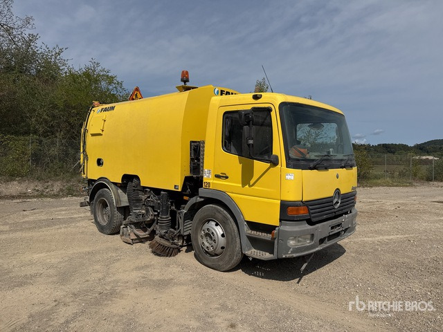 2002 Mercedes-Benz Atego 2001 Faun VIAJET 6 R/L on Balayeuse Sweeper Truck - سياره كنس شوارع: صورة 2 2002 Mercedes-Benz Atego 2001 Faun VIAJET 6 R/L on Balayeuse Sweeper Truck - سياره كنس شوارع: صورة 2