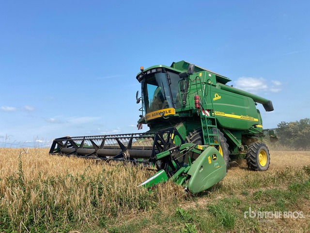 2004 John Deere 9660 WTS Hillmaster II with header and header trailer ... Combine Harvester - حصادة: صورة 1 2004 John Deere 9660 WTS Hillmaster II with header and header trailer ... Combine Harvester - حصادة: صورة 1