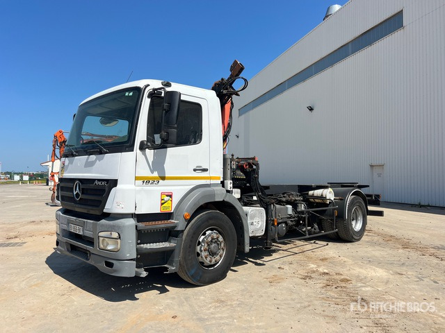 2006 Mercedes-Benz Axor 1823 4x2 Chassis Cabine Avec Grue 4x2 Cab and Chassis - شاحنة بهيكل معدني للمقصورة, شاحنة كرين: صورة 2 2006 Mercedes-Benz Axor 1823 4x2 Chassis Cabine Avec Grue 4x2 Cab and Chassis - شاحنة بهيكل معدني للمقصورة, شاحنة كرين: صورة 2