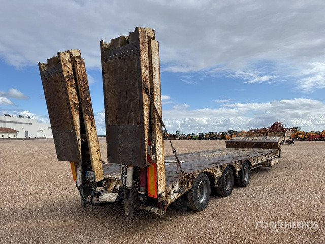 2007 Castera SRPE 53 Tri/A Semi-Remorque Porte-Engin ... Lowboy Trailer - نصف مقطورة بلودر منخفض: صورة 3 2007 Castera SRPE 53 Tri/A Semi-Remorque Porte-Engin ... Lowboy Trailer - نصف مقطورة بلودر منخفض: صورة 3