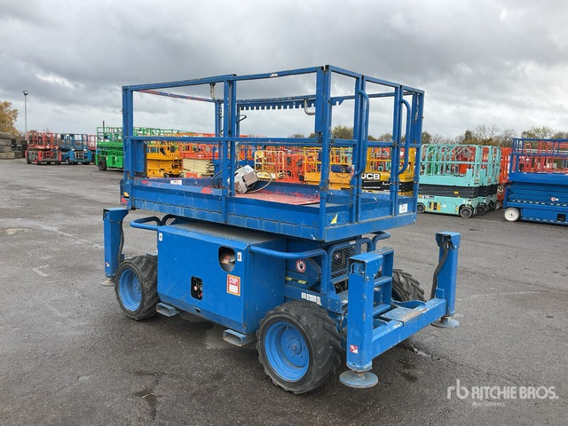 2012 Skyjack SJ6826 RT 4x4 Diesel Scissor Lift - مرفاع مقصي: صورة 3 2012 Skyjack SJ6826 RT 4x4 Diesel Scissor Lift - مرفاع مقصي: صورة 3