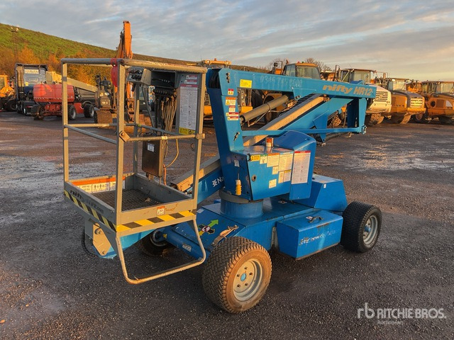 2013 Nifty-Lift HR12NDE 2WD Hybrid Articulating Boom Lift - مرفاع مفصلي: صورة 3 2013 Nifty-Lift HR12NDE 2WD Hybrid Articulating Boom Lift - مرفاع مفصلي: صورة 3
