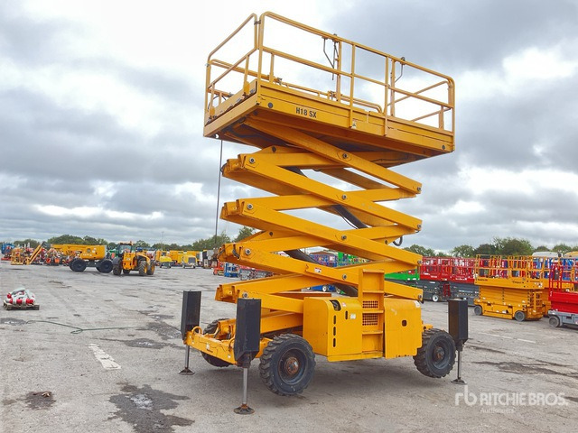 مرفاع مقصي 2014 Haulotte H18SDX 4x4 Diesel Scissor Lift: صورة 1