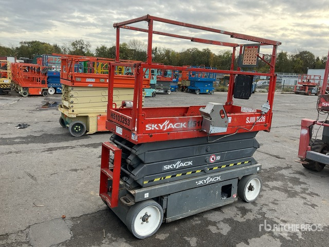 2014 Skyjack SJlll3226 Electric Scissor Lift - مرفاع مقصي: صورة 3 2014 Skyjack SJlll3226 Electric Scissor Lift - مرفاع مقصي: صورة 3