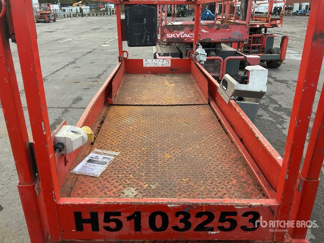 2014 Skyjack SJlll3226 Electric Scissor Lift - مرفاع مقصي: صورة 5 2014 Skyjack SJlll3226 Electric Scissor Lift - مرفاع مقصي: صورة 5