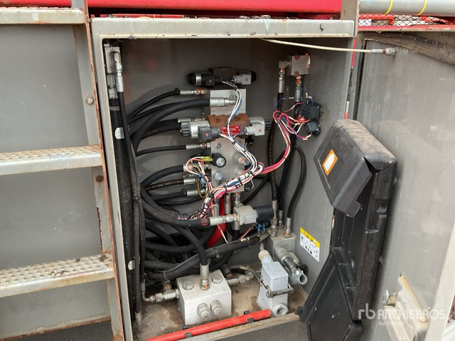 2015 Skyjack SJ8841 4x4 Diesel Scissor Lift - مرفاع مقصي: صورة 5 2015 Skyjack SJ8841 4x4 Diesel Scissor Lift - مرفاع مقصي: صورة 5