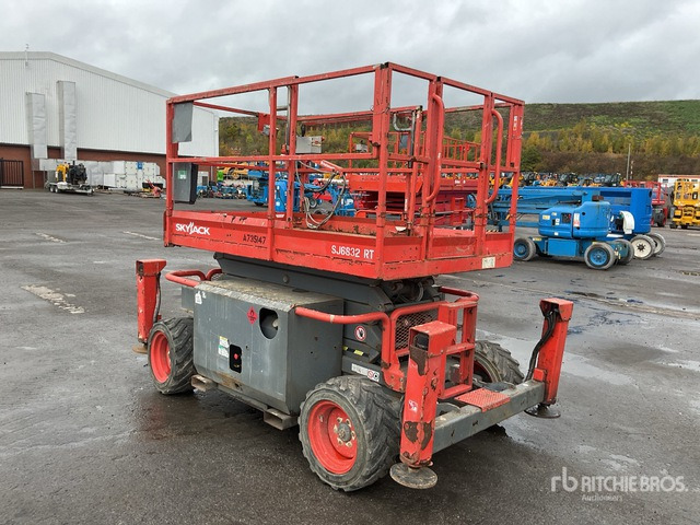 2016 Skyjack SJ6832 RT 4x4 Diesel Scissor Lift - مرفاع مقصي: صورة 4 2016 Skyjack SJ6832 RT 4x4 Diesel Scissor Lift - مرفاع مقصي: صورة 4