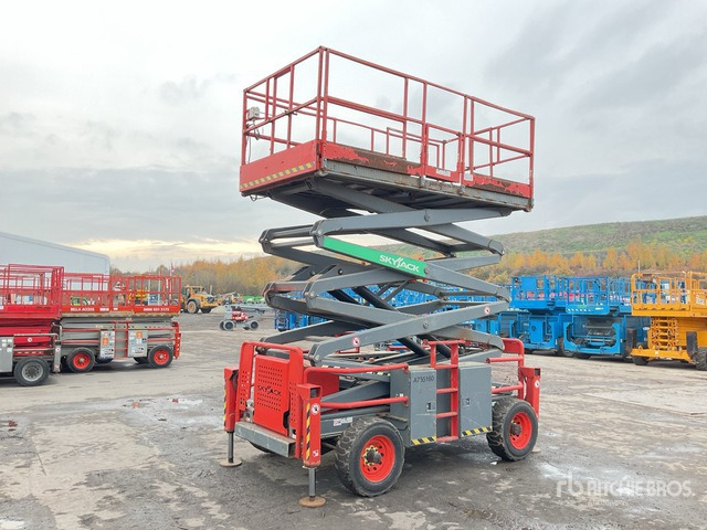 2016 Skyjack SJ8841A 4x4 Diesel Scissor Lift - مرفاع مقصي: صورة 2 2016 Skyjack SJ8841A 4x4 Diesel Scissor Lift - مرفاع مقصي: صورة 2