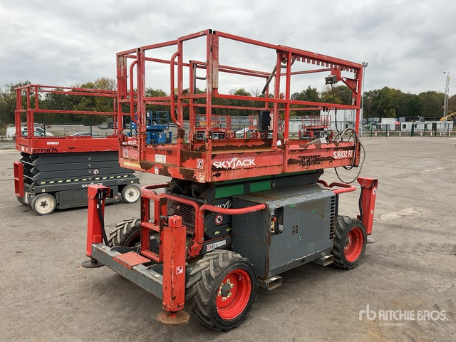 2017 Skyjack SJ6832 RT 4x4 Diesel Scissor Lift - مرفاع مقصي: صورة 3 2017 Skyjack SJ6832 RT 4x4 Diesel Scissor Lift - مرفاع مقصي: صورة 3