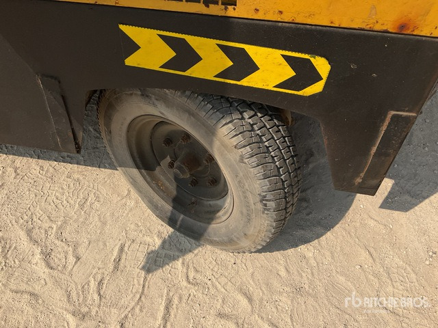 1996 Atlas Copco Mobile (Inoperable) Air Compressor - ضاغط هوائي: صورة 5 1996 Atlas Copco Mobile (Inoperable) Air Compressor - ضاغط هوائي: صورة 5