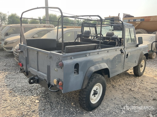 1996 Land Rover 110 4x4 (Inoperable) Pickup - شاحنة البيك أب: صورة 3 1996 Land Rover 110 4x4 (Inoperable) Pickup - شاحنة البيك أب: صورة 3