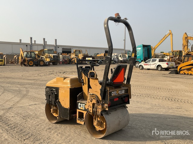 2006 Cat CB114 - مدحلة: صورة 4 2006 Cat CB114 - مدحلة: صورة 4