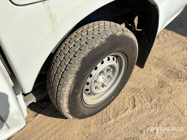 2008 Isuzu D-Max 4x2 Crew Cab Pickup - شاحنة البيك أب: صورة 5 2008 Isuzu D-Max 4x2 Crew Cab Pickup - شاحنة البيك أب: صورة 5