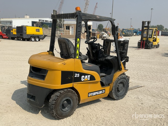 2010 Cat DP25NT 2.5 ton Forklift - رافعة شوكية ديزل: صورة 3 2010 Cat DP25NT 2.5 ton Forklift - رافعة شوكية ديزل: صورة 3