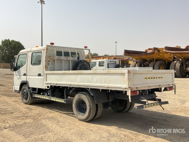 2010 Mitsubishi Canter 4x2 Crew Cab Flatbed Truck - شاحنات مسطحة: صورة 3 2010 Mitsubishi Canter 4x2 Crew Cab Flatbed Truck - شاحنات مسطحة: صورة 3