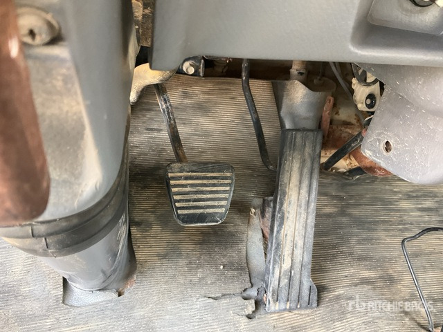 2010 Mitsubishi Canter 4x2 Crew Cab Flatbed Truck - شاحنات مسطحة: صورة 5 2010 Mitsubishi Canter 4x2 Crew Cab Flatbed Truck - شاحنات مسطحة: صورة 5