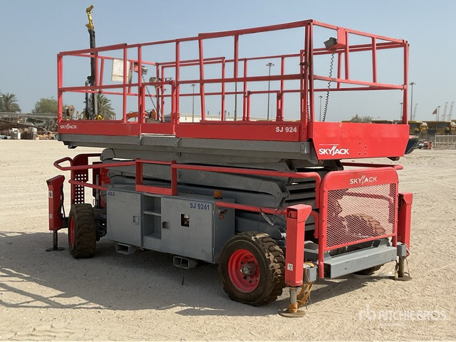 2012 Skyjack SJ9241 4x4 Diesel Scissor Lift - مرفاع مقصي: صورة 4 2012 Skyjack SJ9241 4x4 Diesel Scissor Lift - مرفاع مقصي: صورة 4