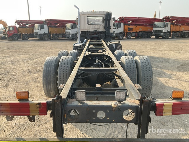 2014 FAW CA1313P 8x4 Twin-Steer Cab and Chassis - شاحنة بهيكل معدني للمقصورة: صورة 5 2014 FAW CA1313P 8x4 Twin-Steer Cab and Chassis - شاحنة بهيكل معدني للمقصورة: صورة 5