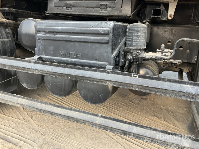 2014 Hyundai HD370 8x4 Twin-Steer Tri/A Dump Truck - شاحنة قلاب: صورة 4 2014 Hyundai HD370 8x4 Twin-Steer Tri/A Dump Truck - شاحنة قلاب: صورة 4