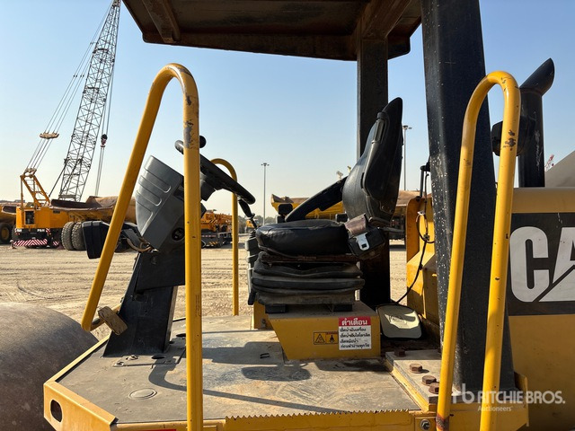 2015 Cat CS-533E Smooth Drum Compactor - ضاغطة التربة: صورة 5 2015 Cat CS-533E Smooth Drum Compactor - ضاغطة التربة: صورة 5