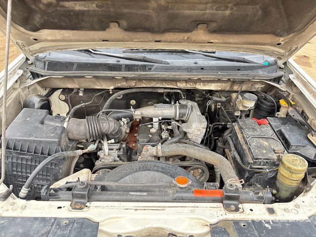 2015 Isuzu D-Max 4x2 Crew Cab Pickup - شاحنة البيك أب: صورة 5 2015 Isuzu D-Max 4x2 Crew Cab Pickup - شاحنة البيك أب: صورة 5