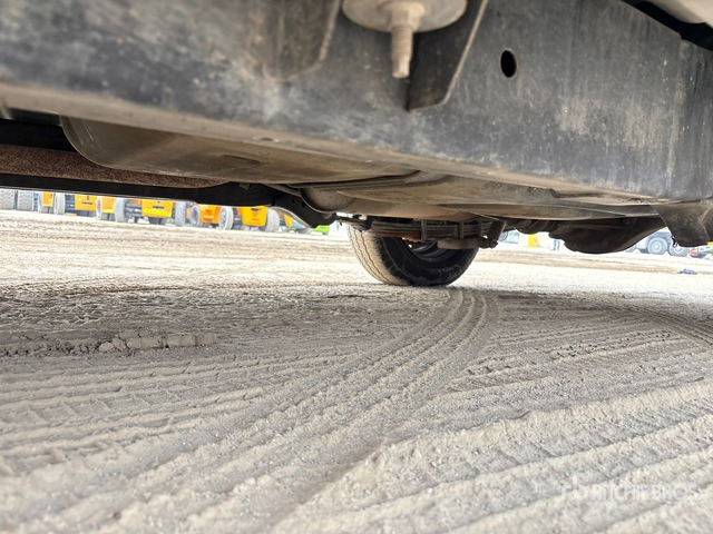 2015 Isuzu D-Max 4x2 Crew Cab Pickup - شاحنة البيك أب: صورة 4 2015 Isuzu D-Max 4x2 Crew Cab Pickup - شاحنة البيك أب: صورة 4