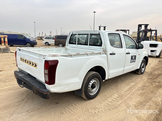 2015 Isuzu D-Max 4x2 Crew Cab Pickup - شاحنة البيك أب: صورة 3 2015 Isuzu D-Max 4x2 Crew Cab Pickup - شاحنة البيك أب: صورة 3