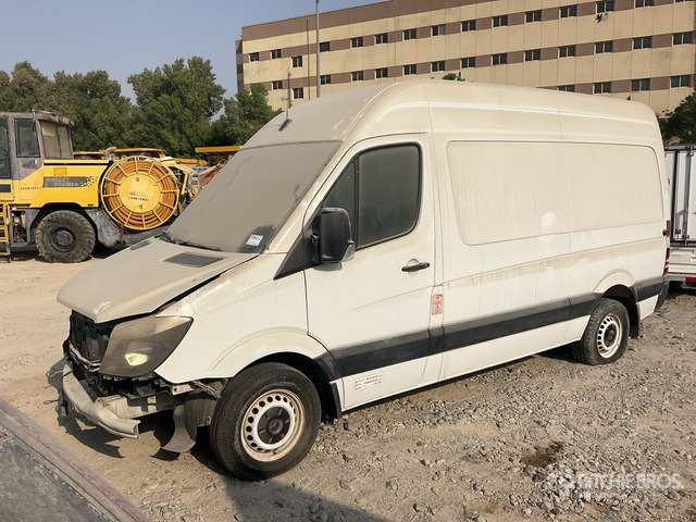 2016 Mercedes-Benz Sprinter 316 (Inoperable) Cargo Van - فان: صورة 2 2016 Mercedes-Benz Sprinter 316 (Inoperable) Cargo Van - فان: صورة 2