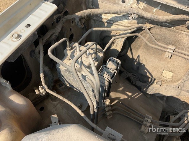 2016 Mitsubishi L200 4x4 Crew Cab Pickup - شاحنة البيك أب: صورة 4 2016 Mitsubishi L200 4x4 Crew Cab Pickup - شاحنة البيك أب: صورة 4