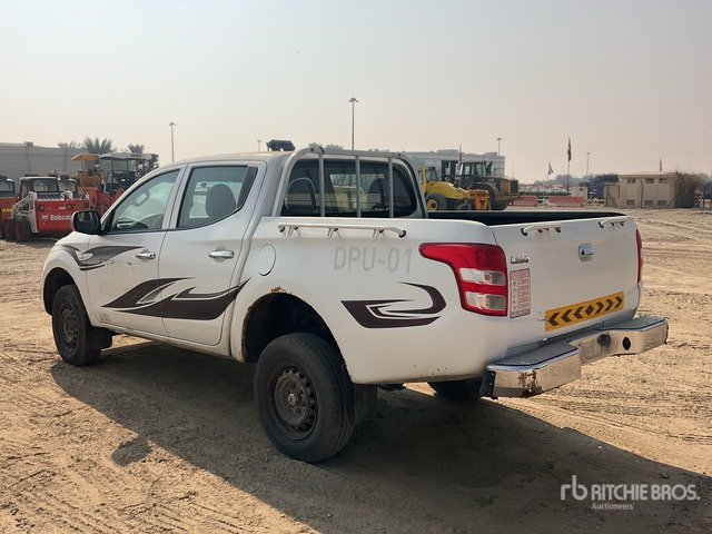2016 Mitsubishi L200 4x4 Crew Cab Pickup - شاحنة البيك أب: صورة 2 2016 Mitsubishi L200 4x4 Crew Cab Pickup - شاحنة البيك أب: صورة 2