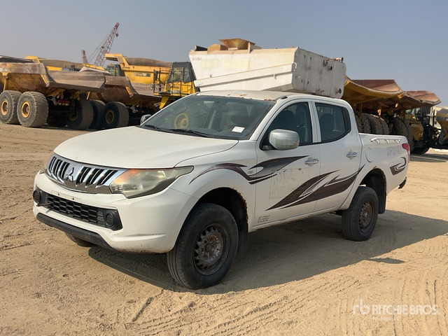 2016 Mitsubishi L200 4x4 Crew Cab Pickup - شاحنة البيك أب: صورة 1 2016 Mitsubishi L200 4x4 Crew Cab Pickup - شاحنة البيك أب: صورة 1