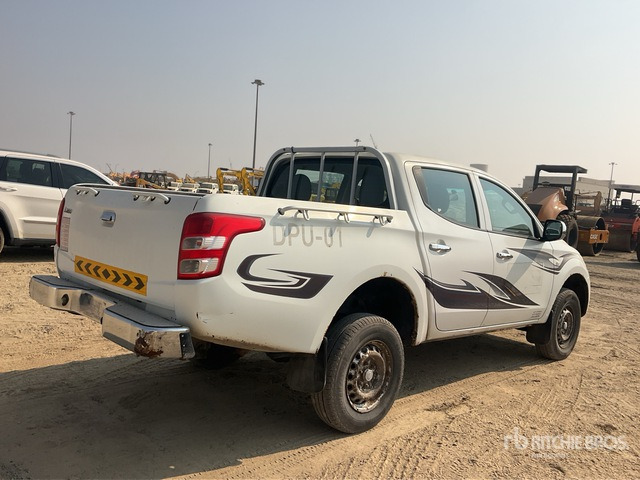 2016 Mitsubishi L200 4x4 Crew Cab Pickup - شاحنة البيك أب: صورة 3 2016 Mitsubishi L200 4x4 Crew Cab Pickup - شاحنة البيك أب: صورة 3
