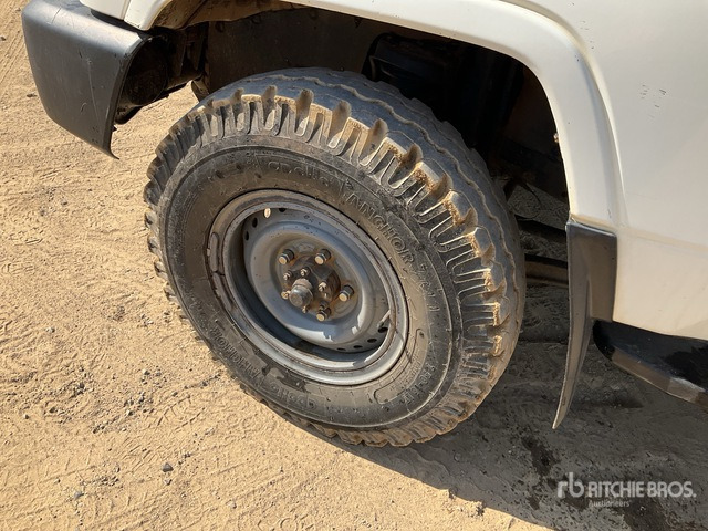 2016 Toyota Land Cruiser 78R 4x4 SUV - سيارة دفع رباعي: صورة 5 2016 Toyota Land Cruiser 78R 4x4 SUV - سيارة دفع رباعي: صورة 5