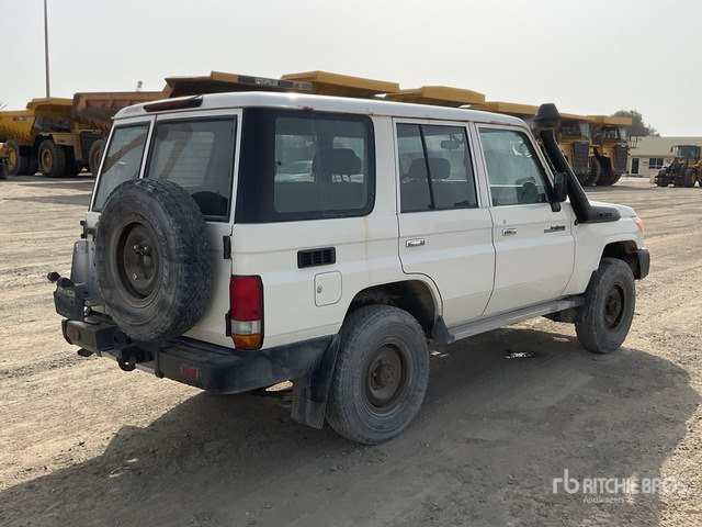 2018 Toyota Land Cruiser 76L 4x4 SUV - سيارة دفع رباعي: صورة 4 2018 Toyota Land Cruiser 76L 4x4 SUV - سيارة دفع رباعي: صورة 4