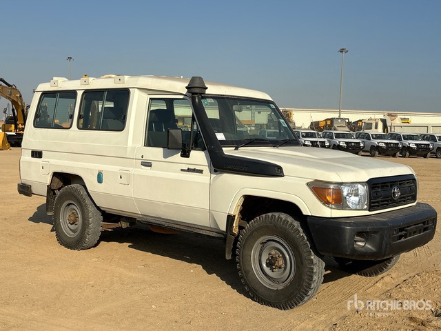 2018 Toyota Land Cruiser 78R 4x4 SUV - سيارة دفع رباعي: صورة 1 2018 Toyota Land Cruiser 78R 4x4 SUV - سيارة دفع رباعي: صورة 1
