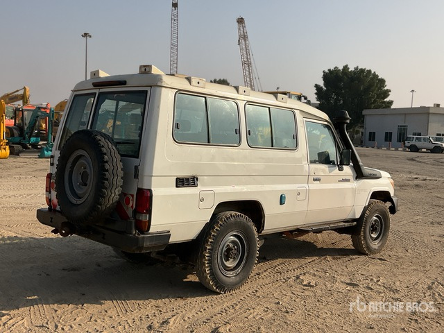 2018 Toyota Land Cruiser 78R 4x4 SUV - سيارة دفع رباعي: صورة 2 2018 Toyota Land Cruiser 78R 4x4 SUV - سيارة دفع رباعي: صورة 2