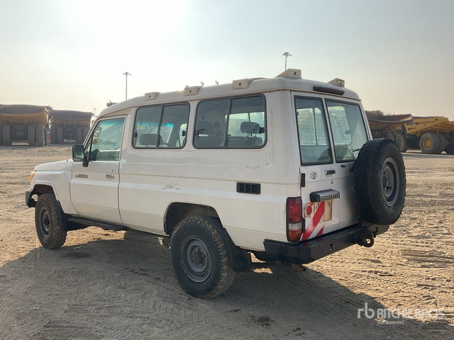 2018 Toyota Land Cruiser 78R 4x4 SUV - سيارة دفع رباعي: صورة 3 2018 Toyota Land Cruiser 78R 4x4 SUV - سيارة دفع رباعي: صورة 3