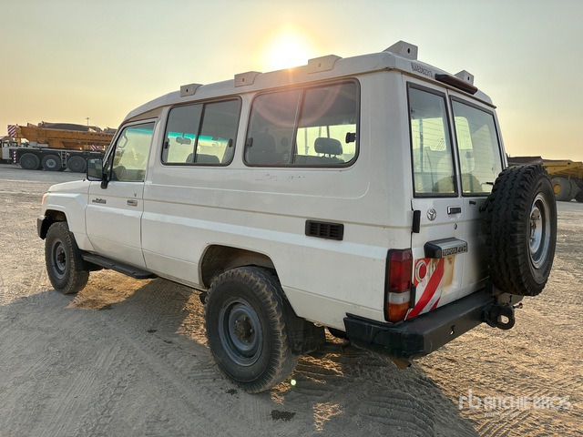 2018 Toyota Land Cruiser 78R 4x4 SUV - سيارة دفع رباعي: صورة 3 2018 Toyota Land Cruiser 78R 4x4 SUV - سيارة دفع رباعي: صورة 3