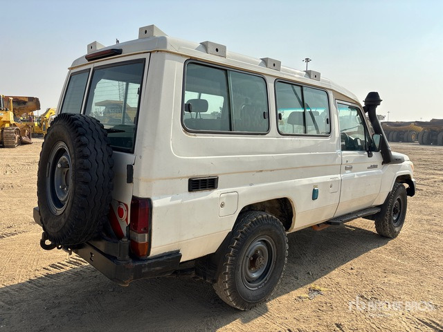 2018 Toyota Land Cruiser 78R 4x4 SUV - سيارة دفع رباعي: صورة 3 2018 Toyota Land Cruiser 78R 4x4 SUV - سيارة دفع رباعي: صورة 3